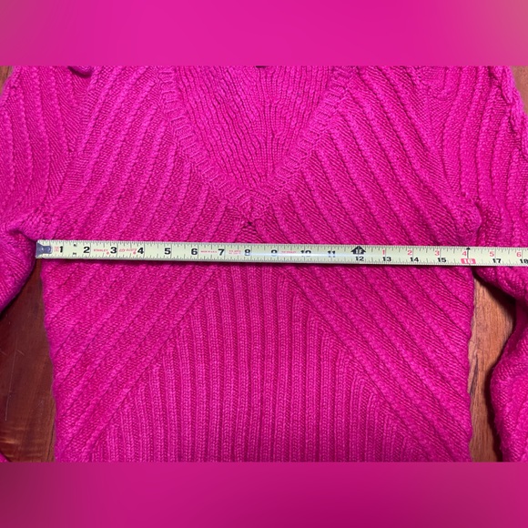 White House Black Market Bright Pink V-Neck Sweater - Picture 9 of 11